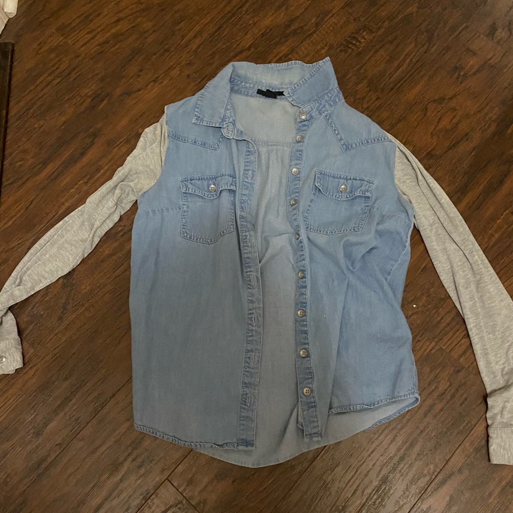 Denim button up long sleeved shirt w/ gray sleeves